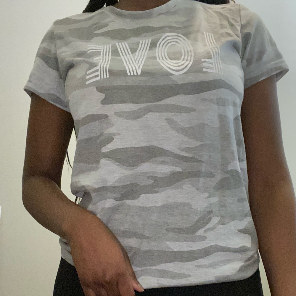 Reflex Women's Camo Crew Neck Short sleeve short Size L Love NWT